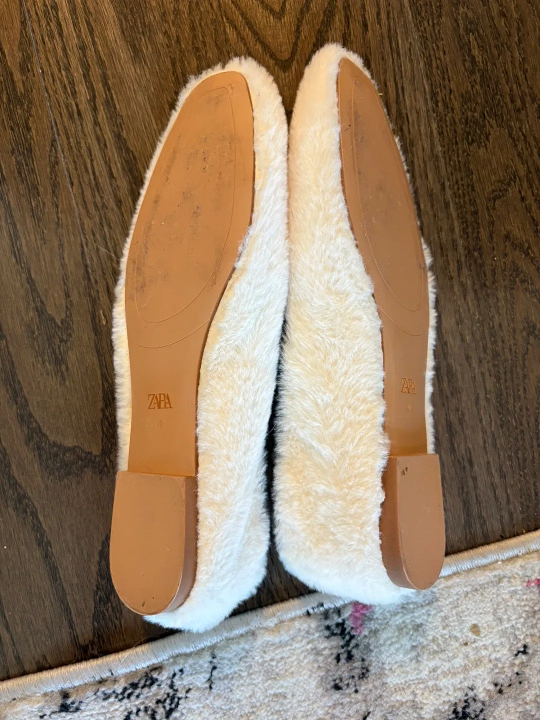 Zara White Faux Fur Slippers - Size  9.5 image indicator(2)