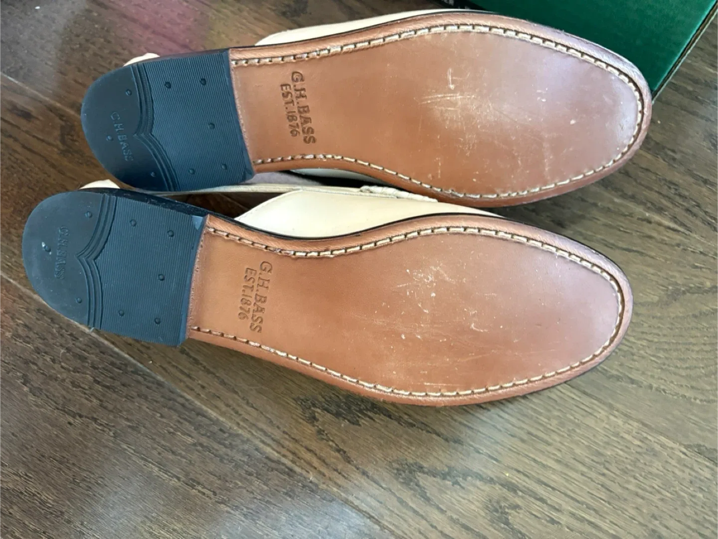 Brand New G.H. Bass Weejuns Cream Loafers 9,5 image indicator(4)