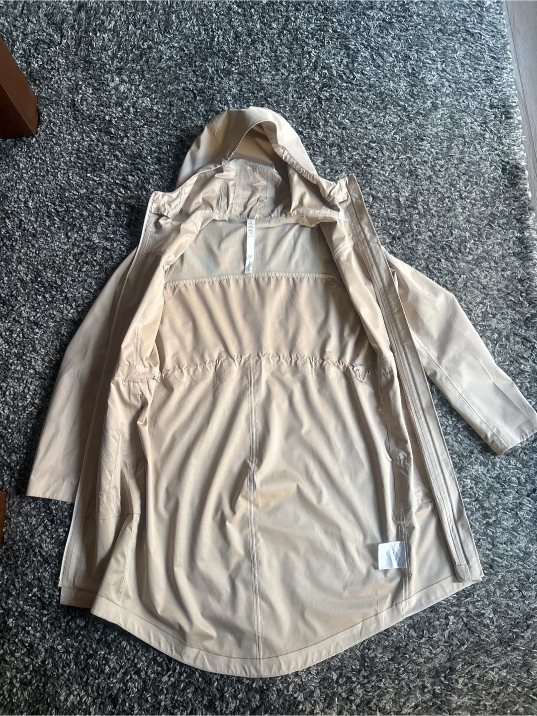 Lululemon Beige Rain Jacket - Size 2 image indicator(3)