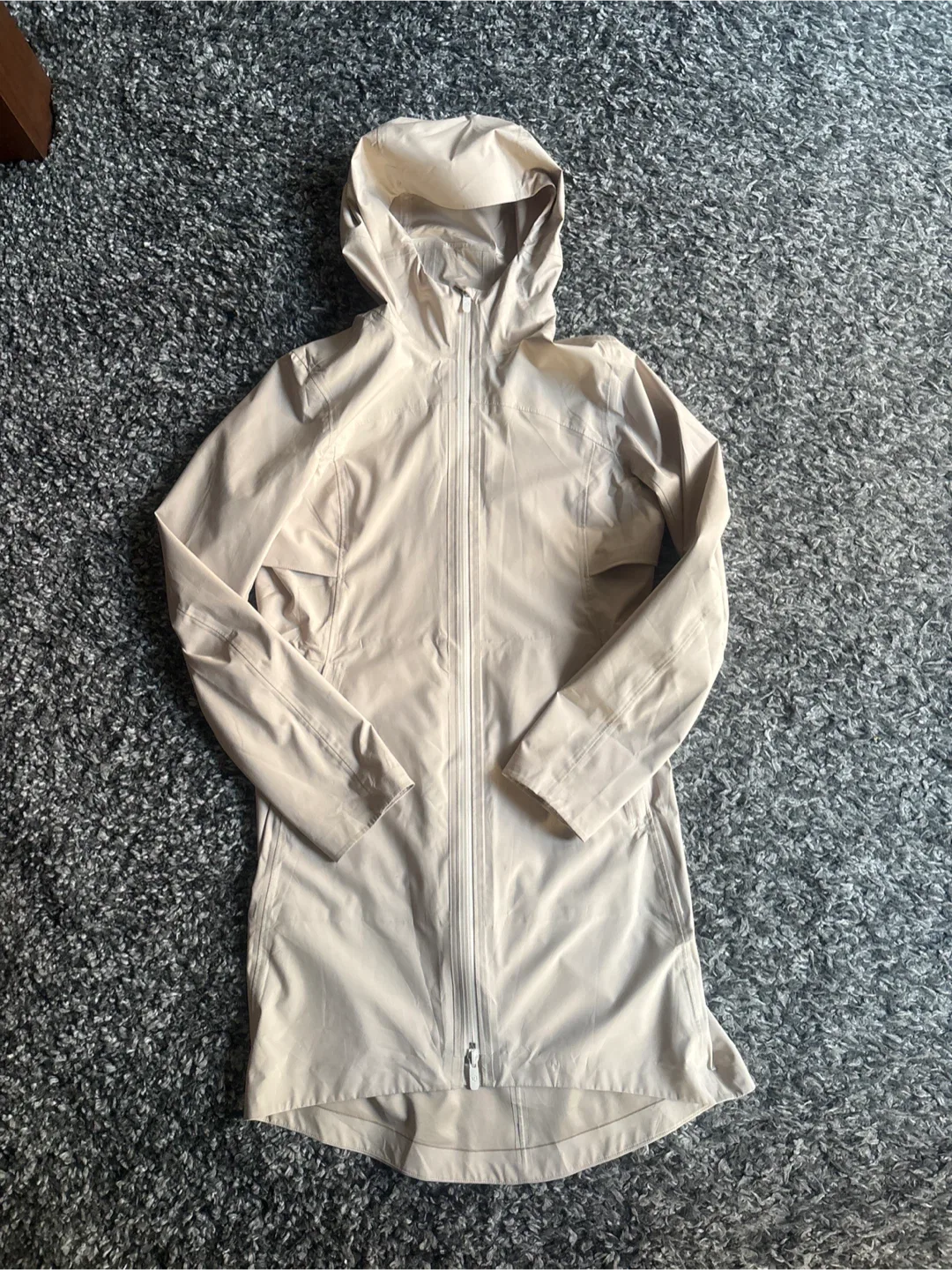 Lululemon Beige Rain Jacket - Size 2 image indicator(2)