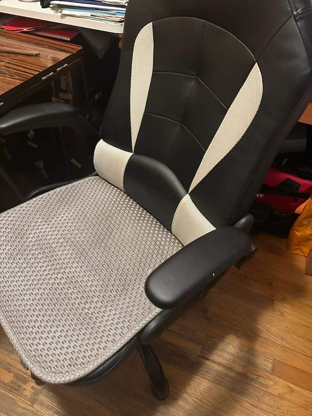 Black & White Gaming Chair image indicator(2)