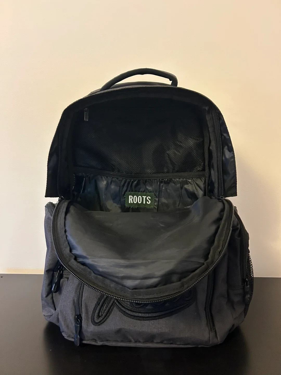 Roots Canada Holiday Backpack w Ortho Support System (Dark Grey) image indicator(8)