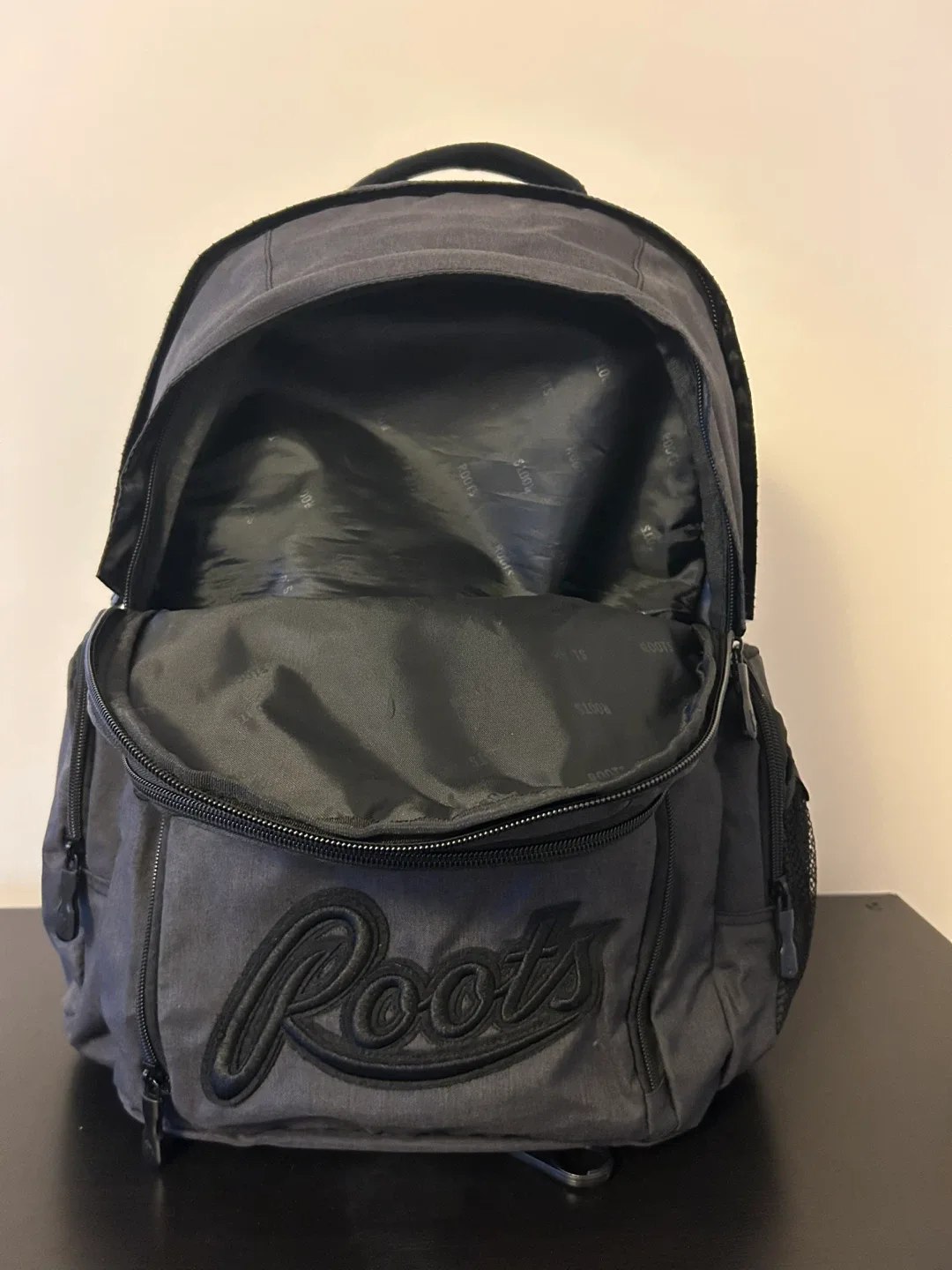 Roots Canada Holiday Backpack w Ortho Support System (Dark Grey) image indicator(7)