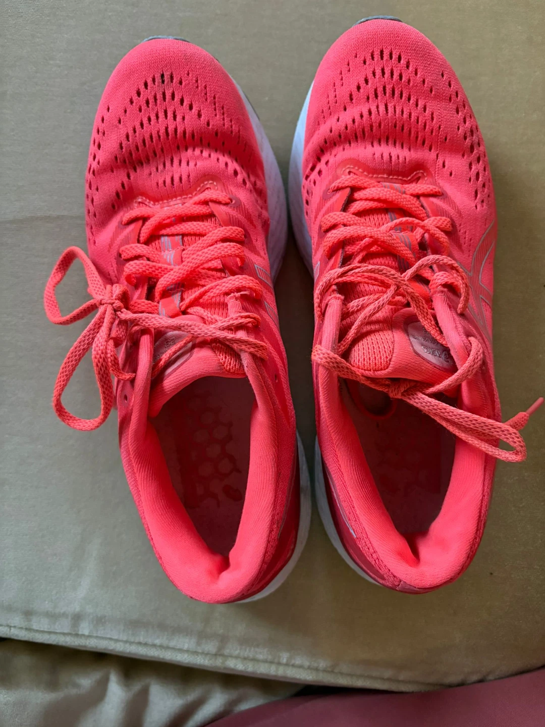Asics Gel-Kayano 28 Pink Running Shoes - US 8.5