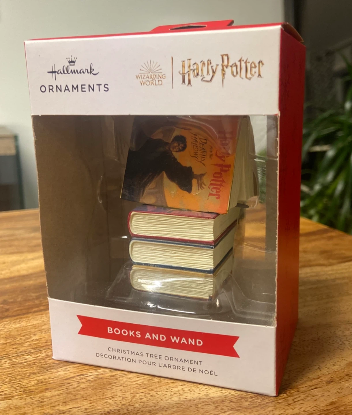 NEW: Hallmark Harry Potter Books and Wand Ornament