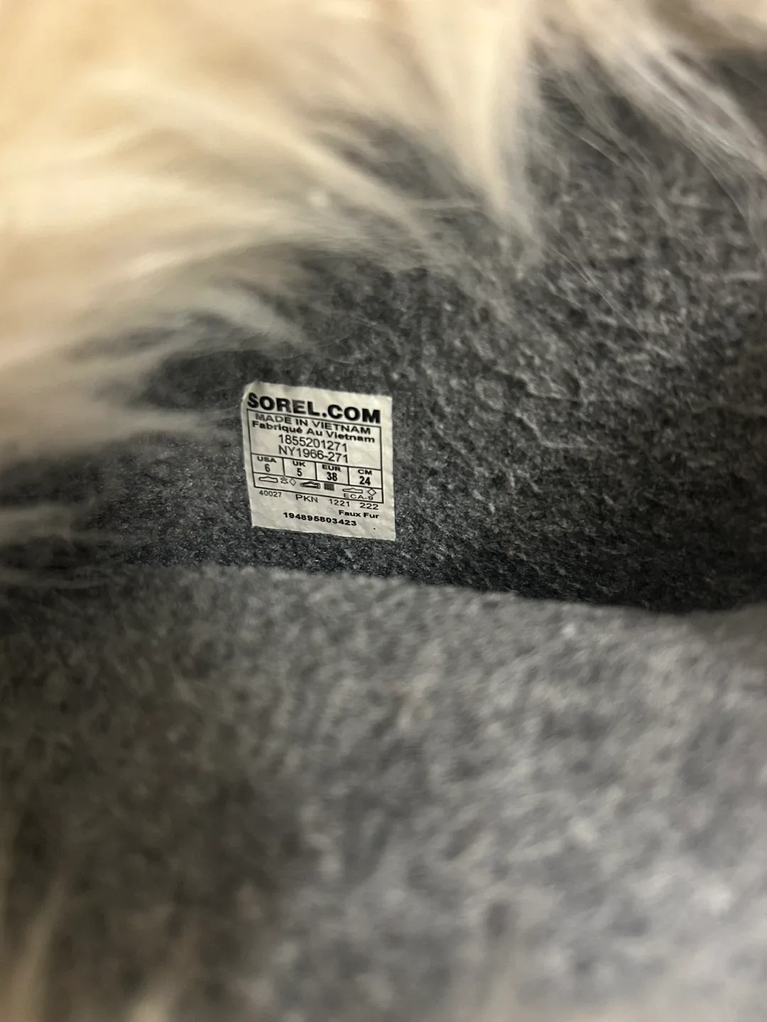 Sorel Winter Boots - youth Size 6 /woman size 7.5-8 image indicator(7)