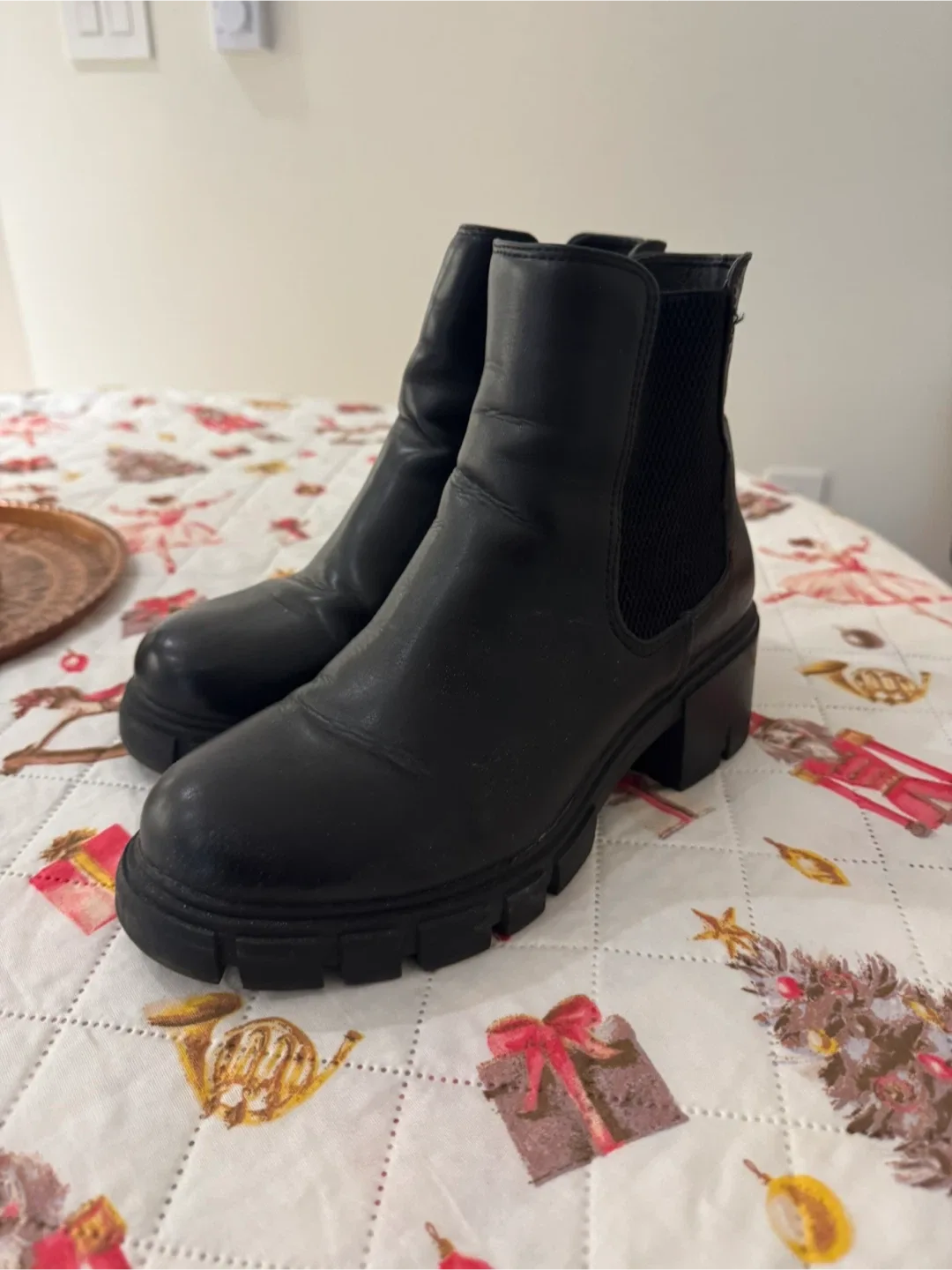 Black Chelsea Ankle Boots image indicator(3)