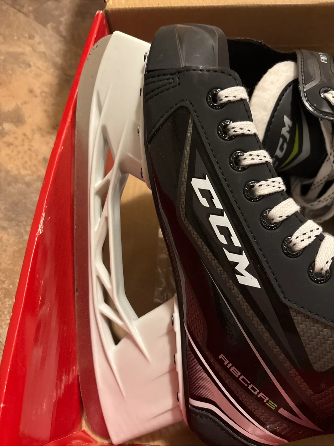 CCM Rib Pro 2 Senior Ice Skates - Size 8 (US 9.5) image indicator(2)