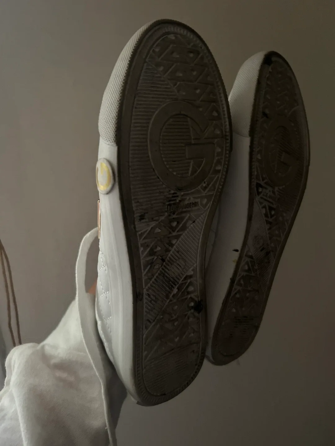 G by Guess White Quilted Sneakers - Size 7 image indicator(3)