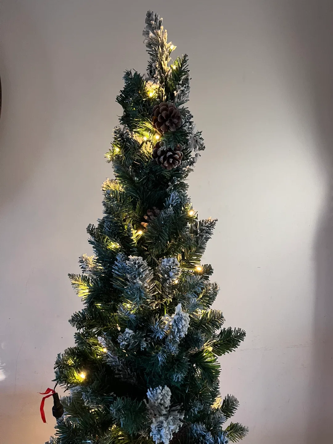 Brand new Pre-Lit Artificial Christmas Tree image indicator(5)