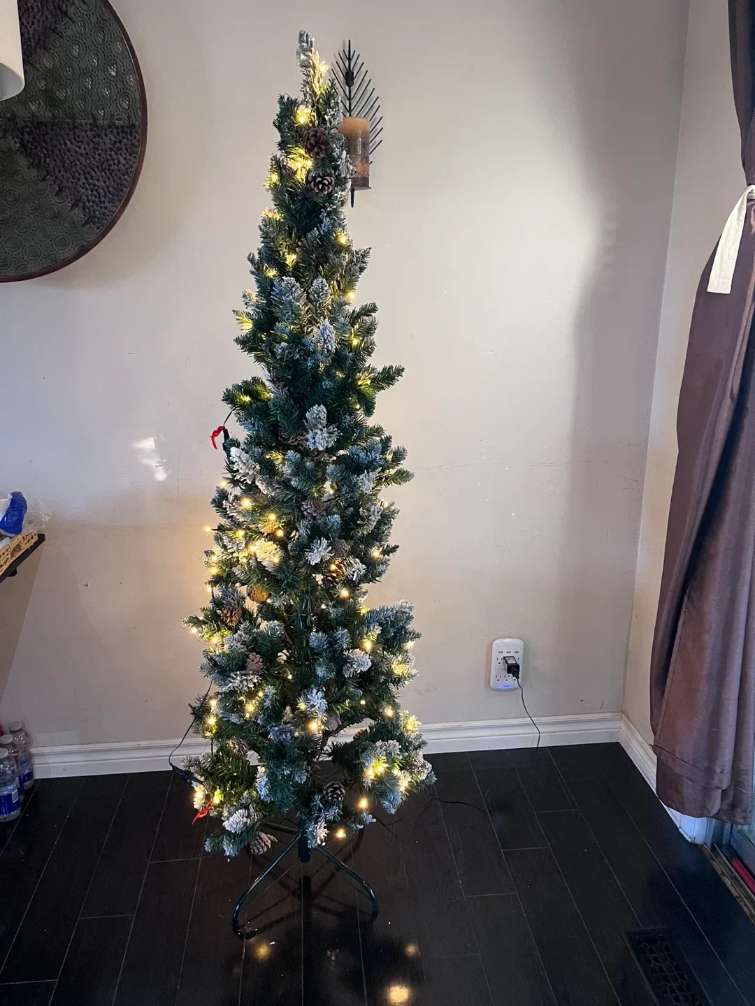 Brand new Pre-Lit Artificial Christmas Tree image indicator(2)