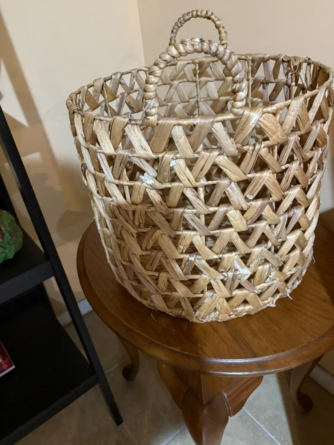 Woven Basket with Handles image indicator(3)