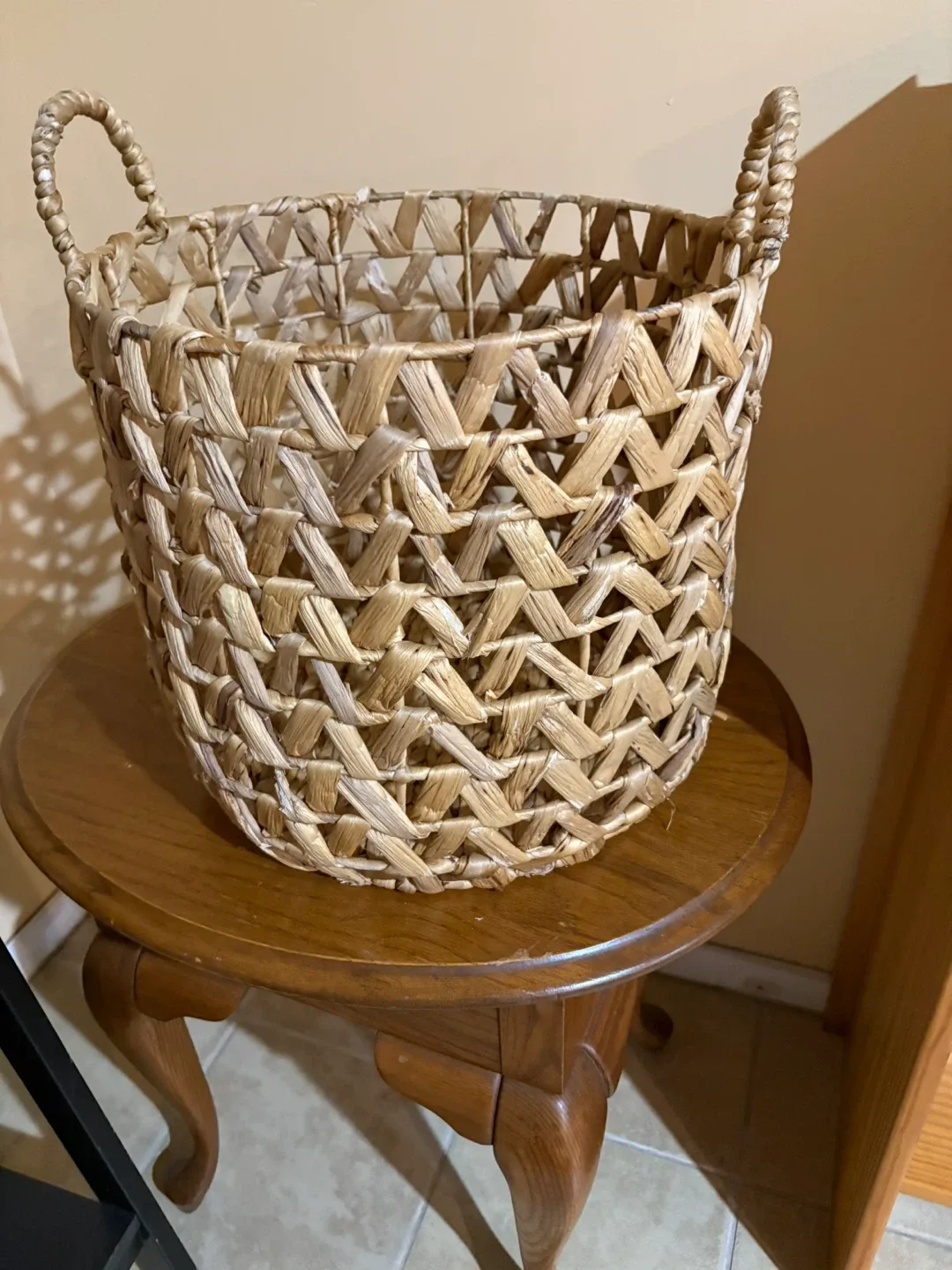 Woven Basket with Handles image indicator(4)
