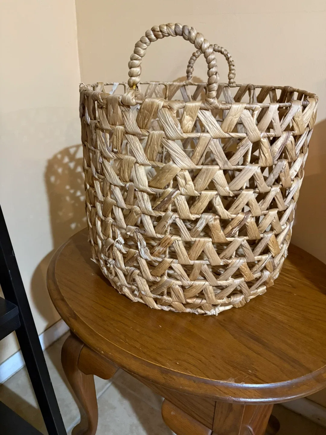 Woven Basket with Handles image indicator(6)