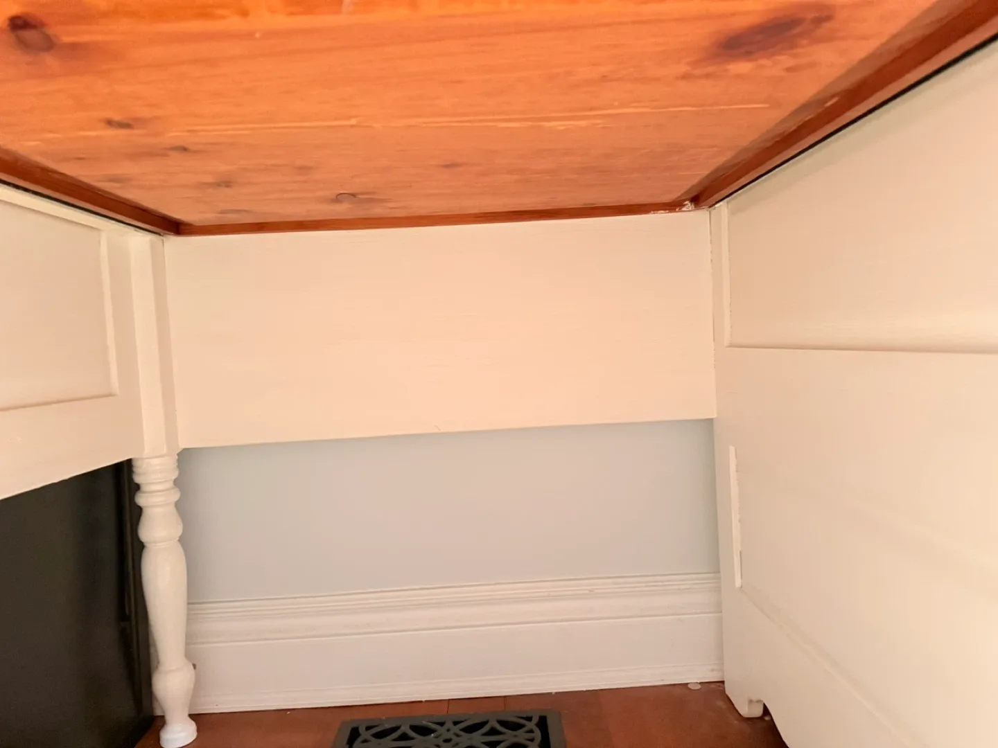 Wooden Desk with Drawers image indicator(5)