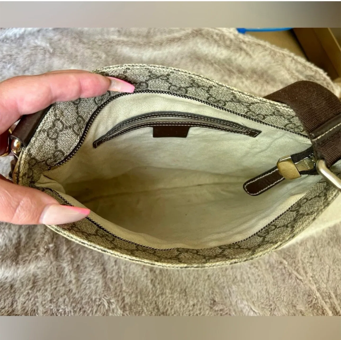 💯AUTHENTIC GUCCI MONOGRAM CROSSBODY BAG image indicator(7)