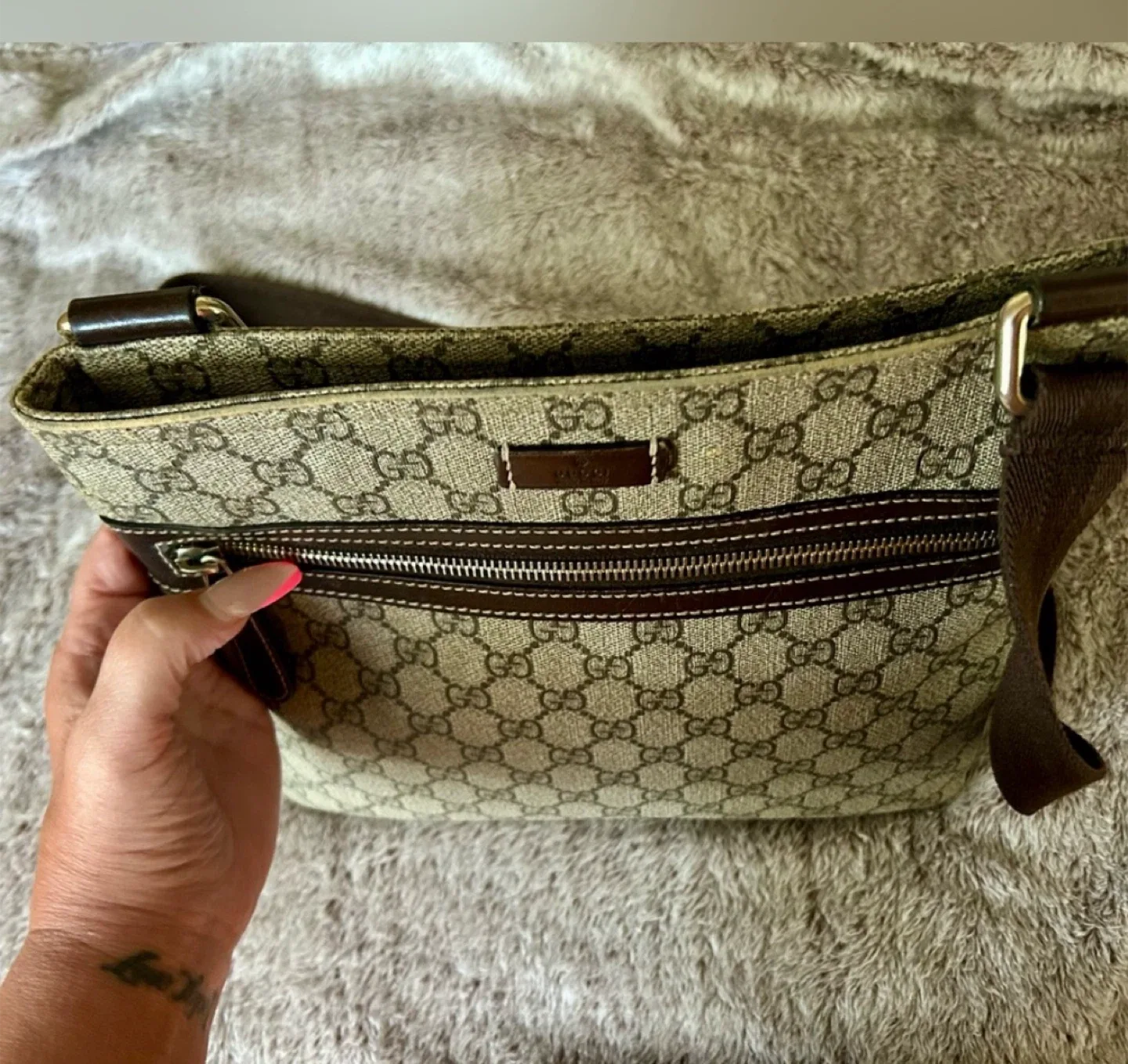 💯AUTHENTIC GUCCI MONOGRAM CROSSBODY BAG image indicator(8)