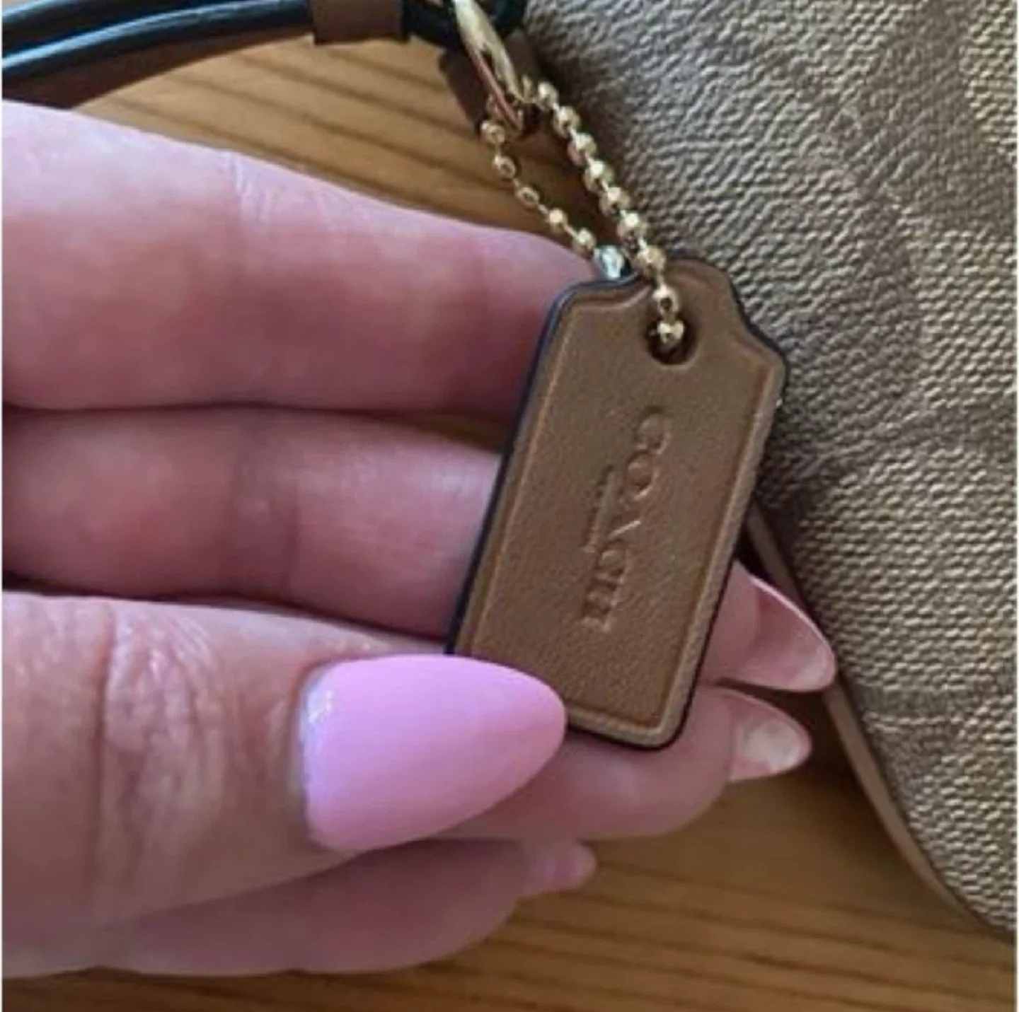 💯 AUTHENTIC COACH LARGE WRISTLET image indicator(2)