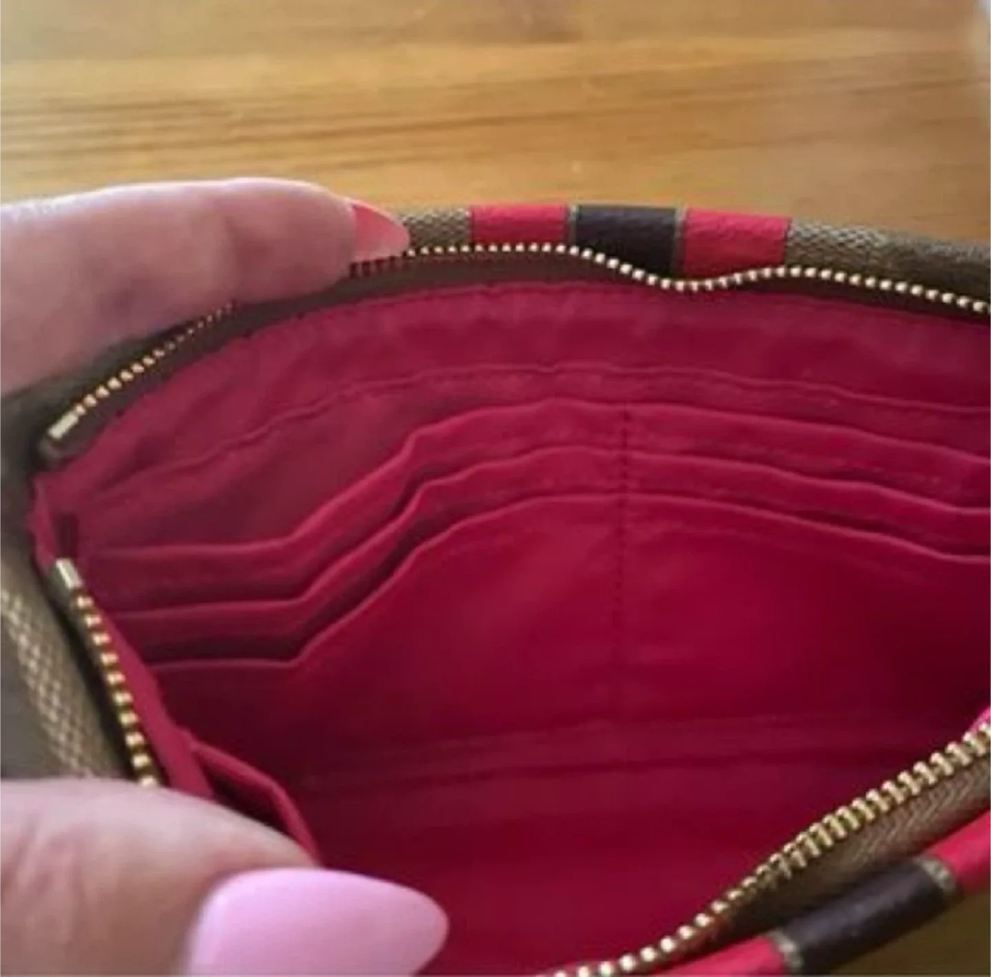 💯 AUTHENTIC COACH LARGE WRISTLET image indicator(4)