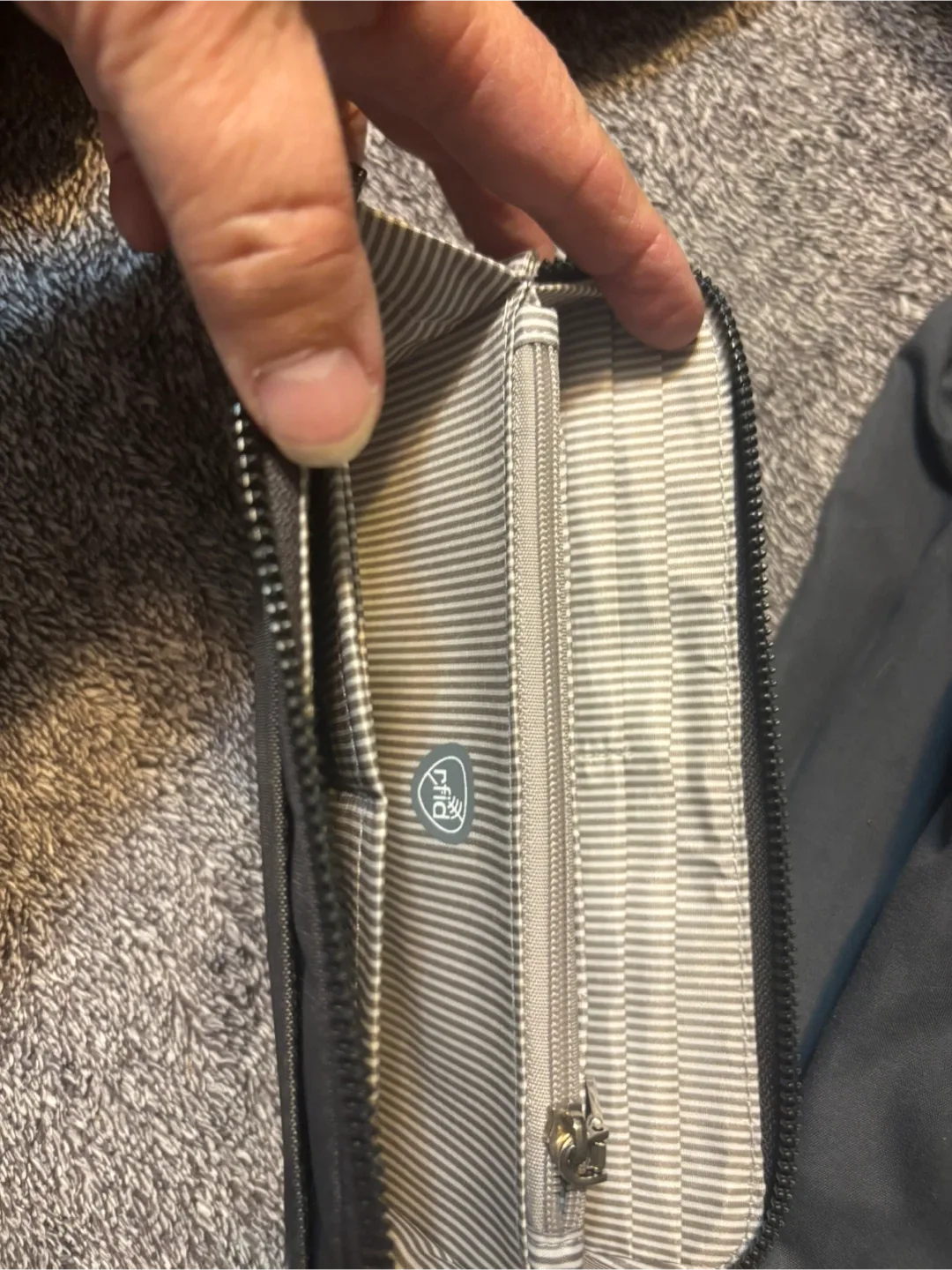 Travelon RFID Blocking Wallet image indicator(6)