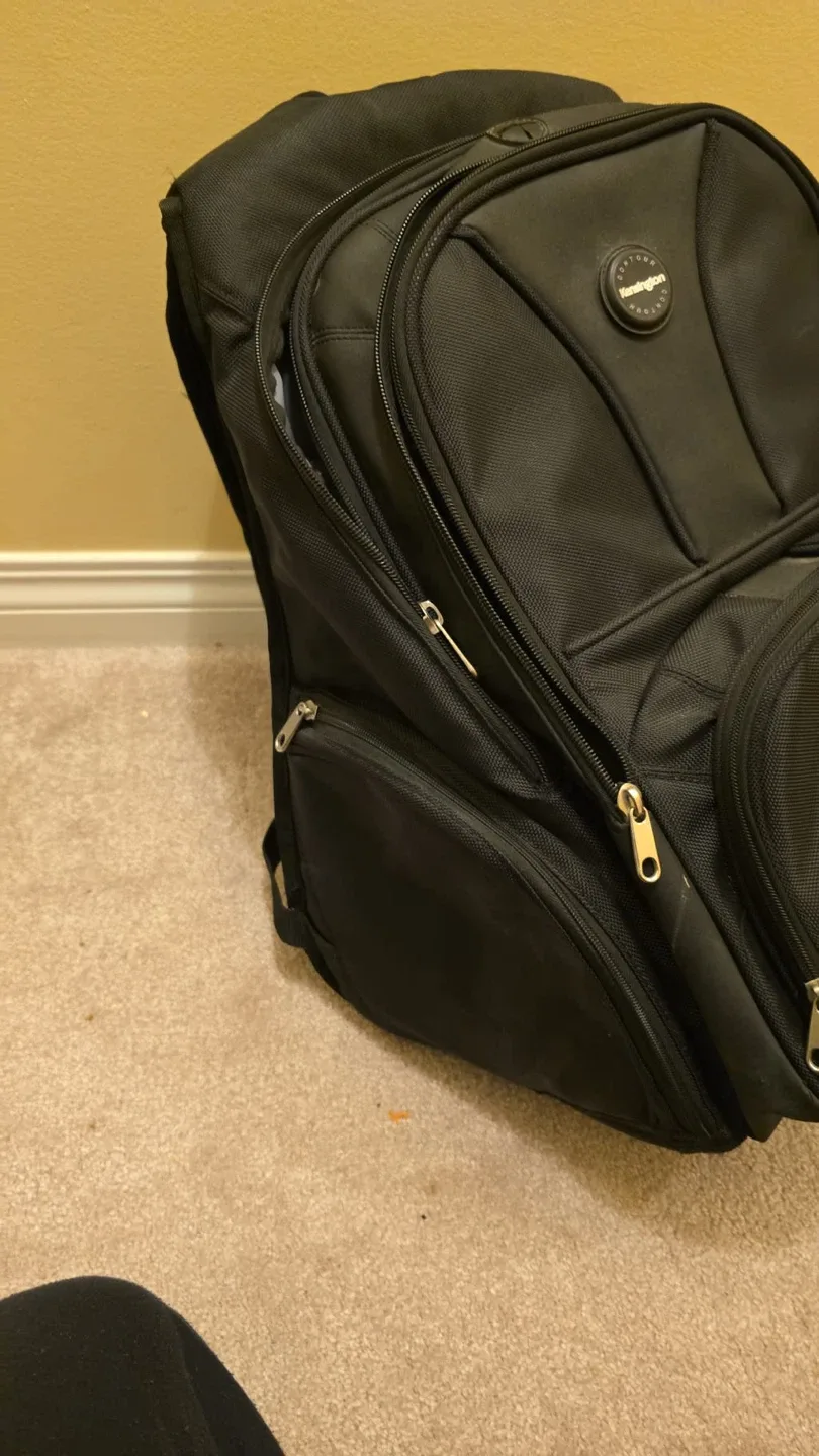 Kensington Contour Backpack - Black image indicator(4)