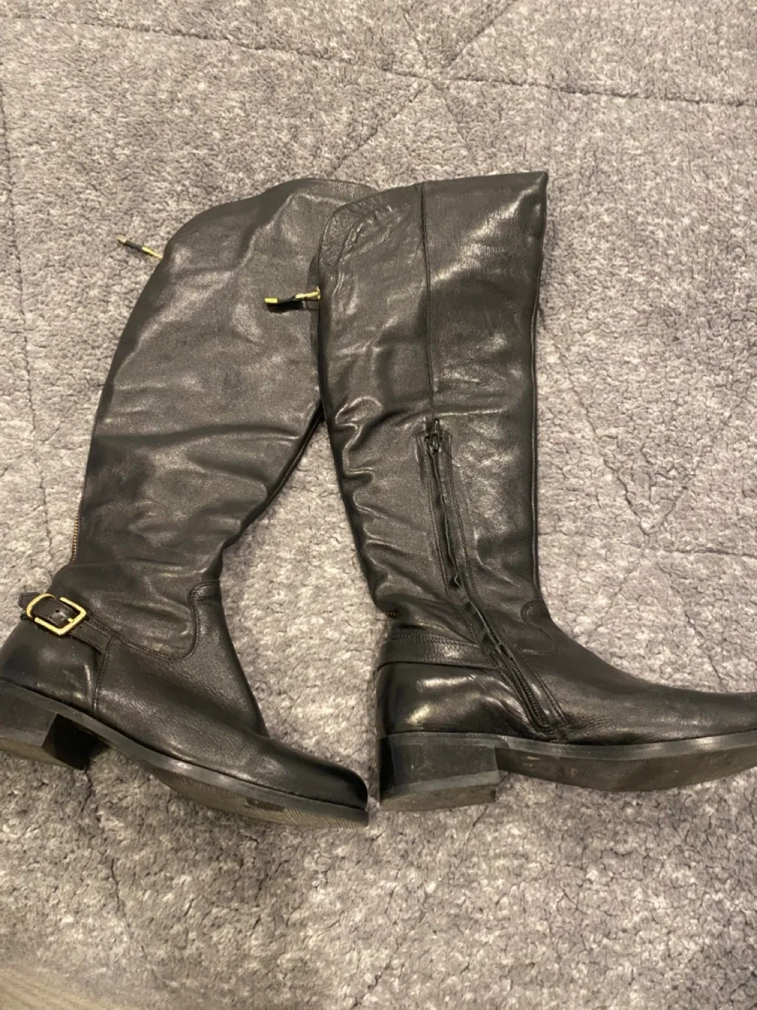 Black boots image indicator(3)