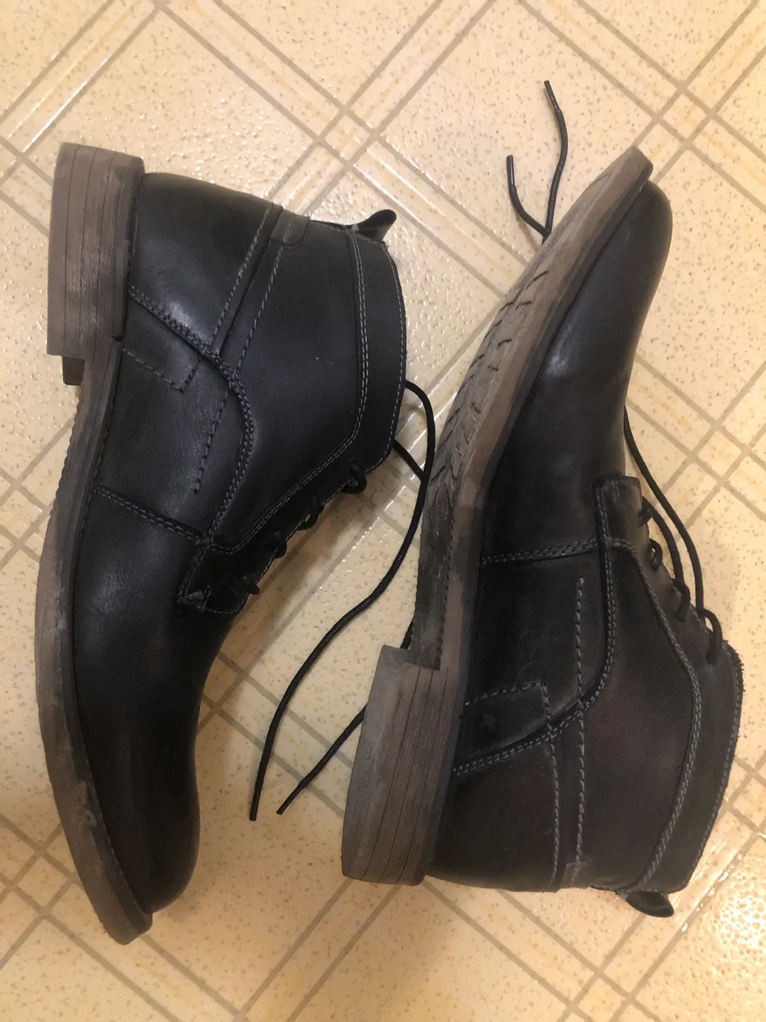 Men’s chukka dress shoes - black image indicator(5)