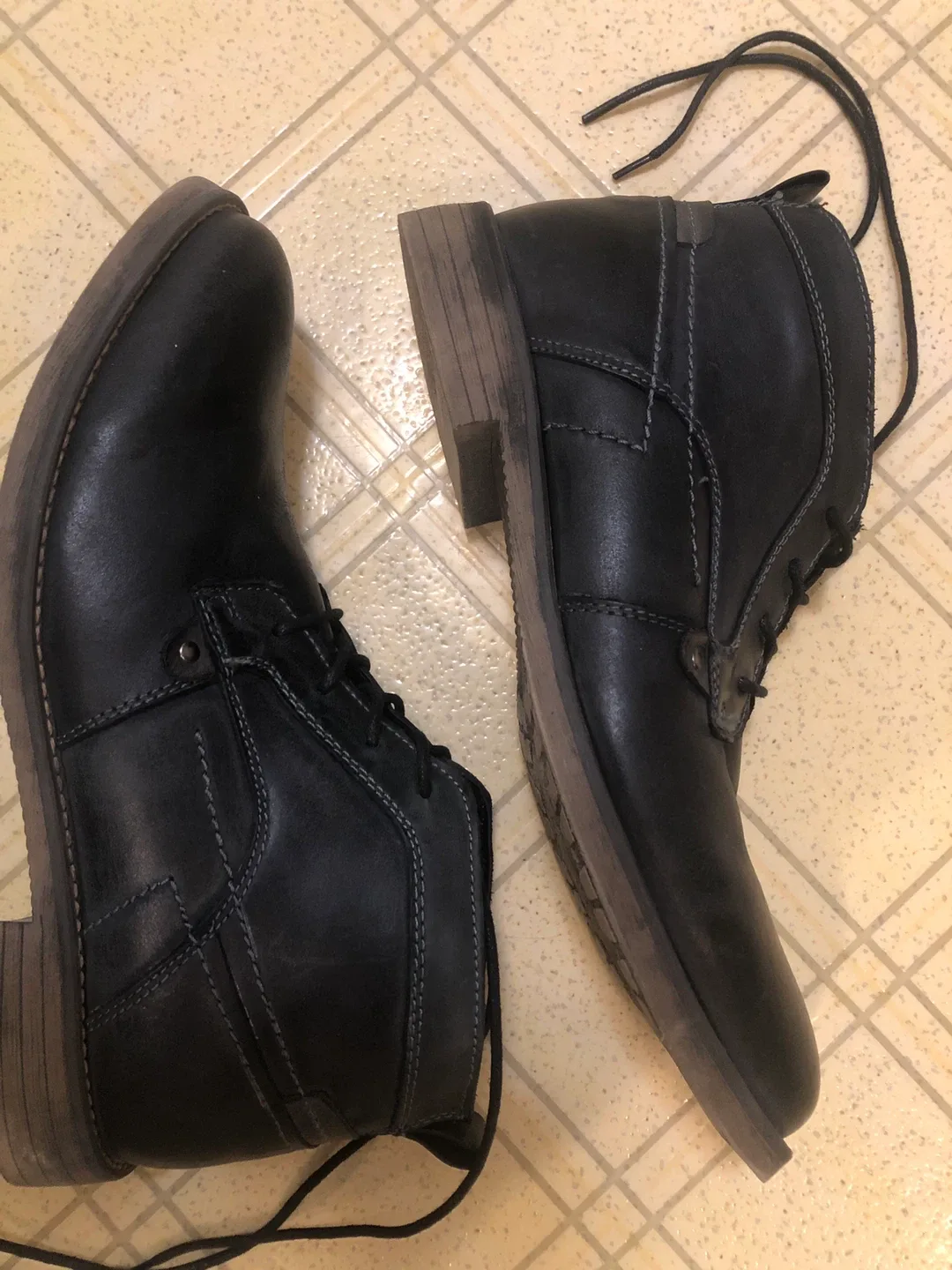 Men’s chukka dress shoes - black image indicator(4)