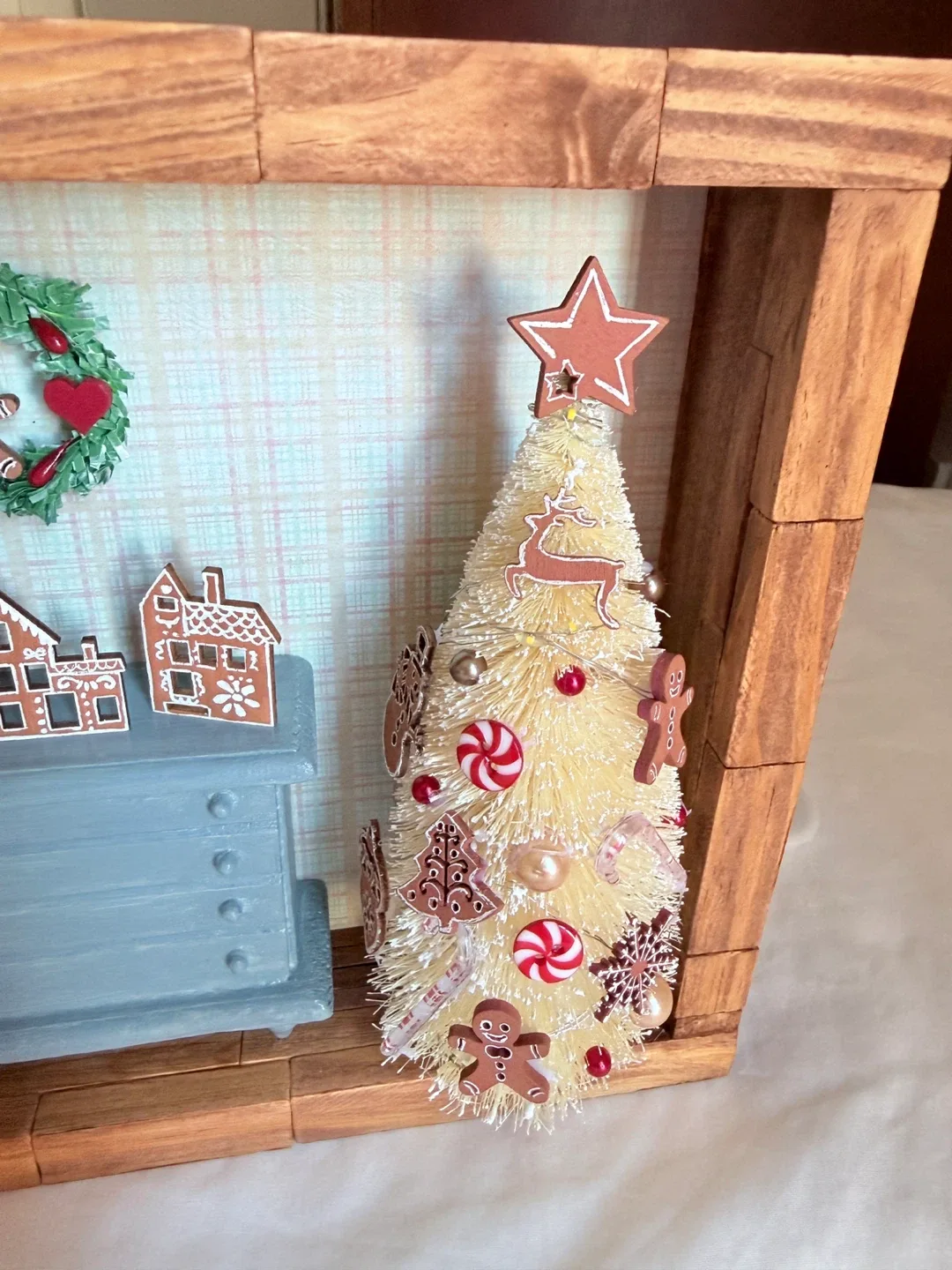 Christmas Gingerbread Display image indicator(4)