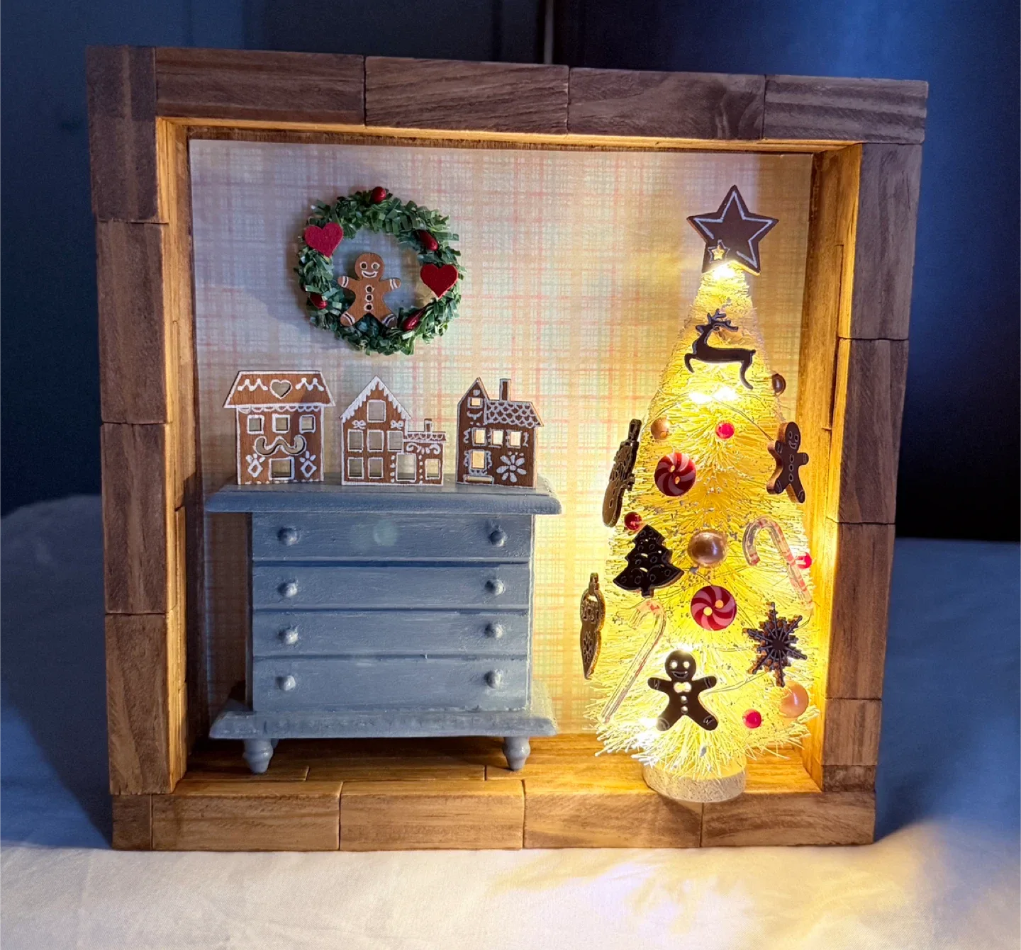Christmas Gingerbread Display image indicator(6)