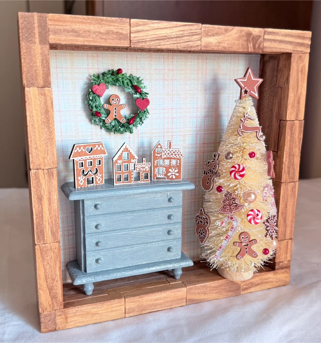 Christmas Gingerbread Display image indicator(2)