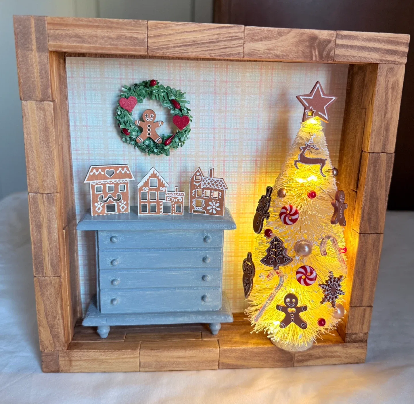 Christmas Gingerbread Display image indicator(5)