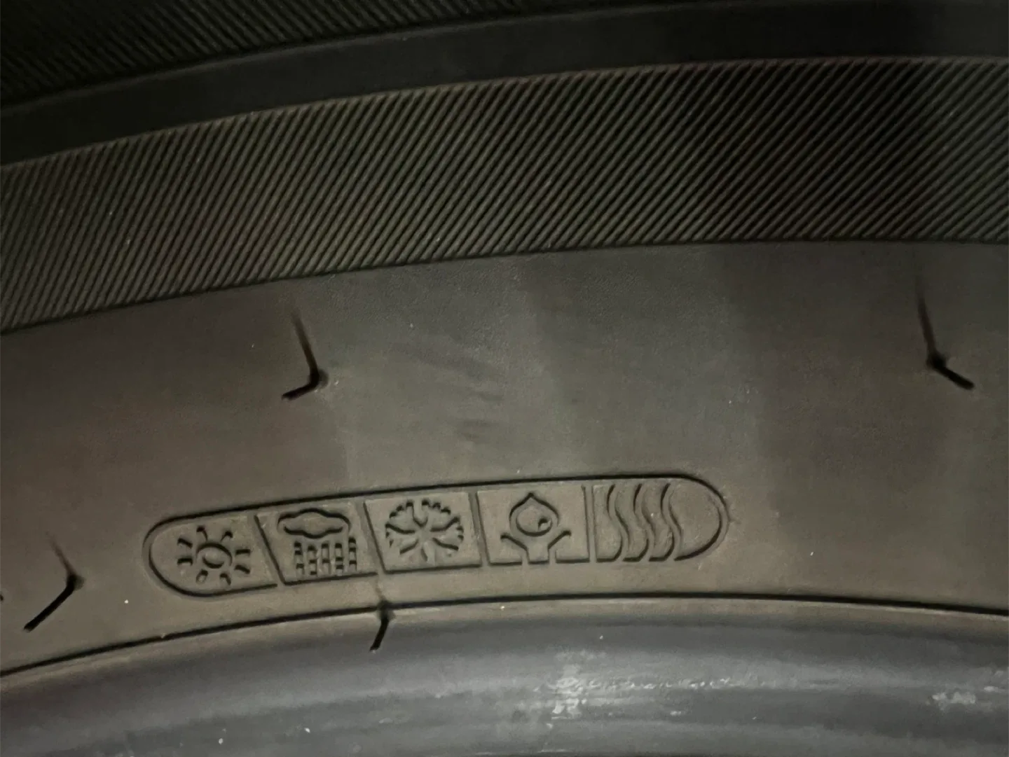 Hankook 235/50R18 Tires - Set of 4 image indicator(3)