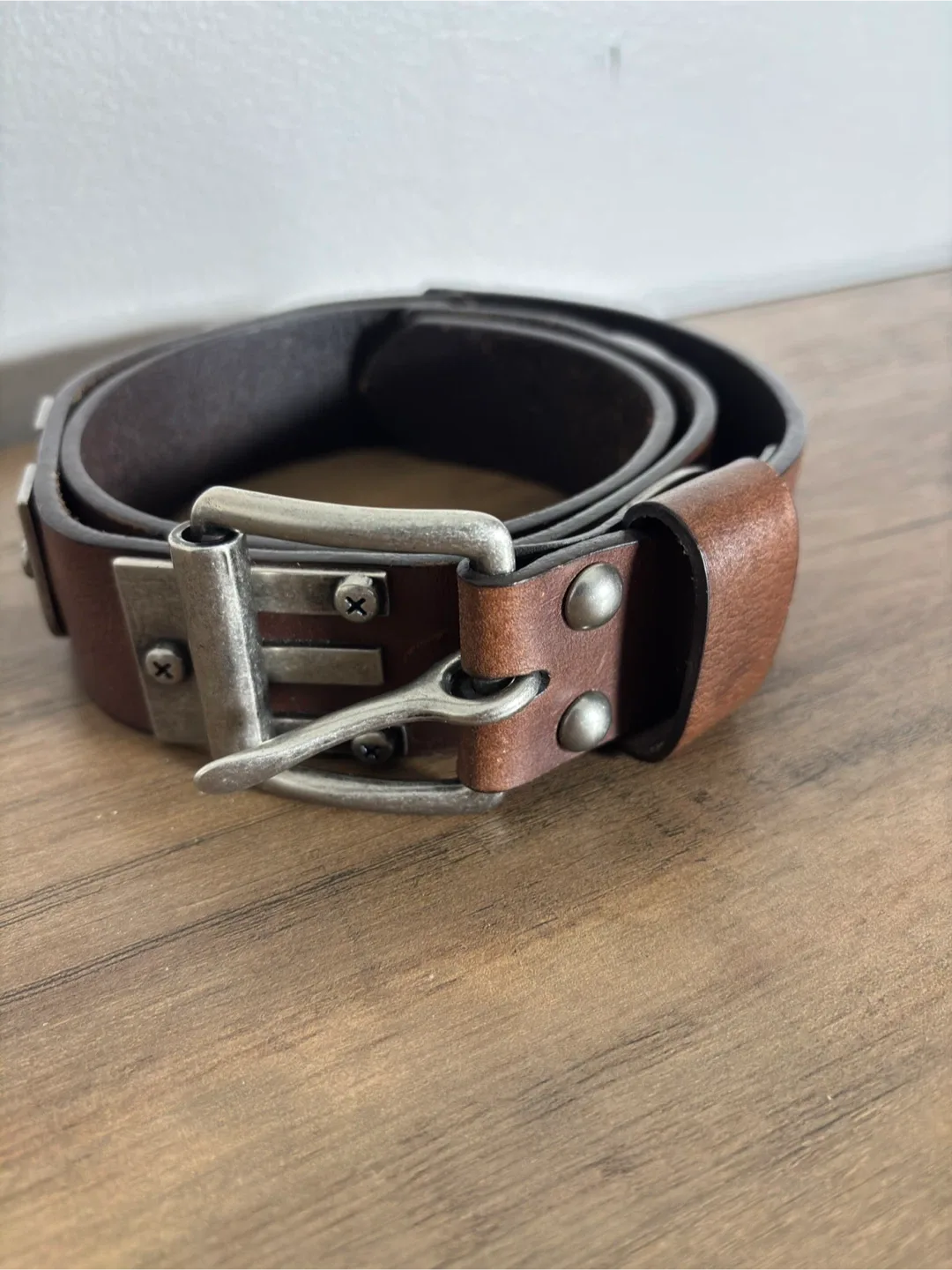 Vintage Y2K Guess Men’s Leather Logo Belt - Act Now! image indicator(3)