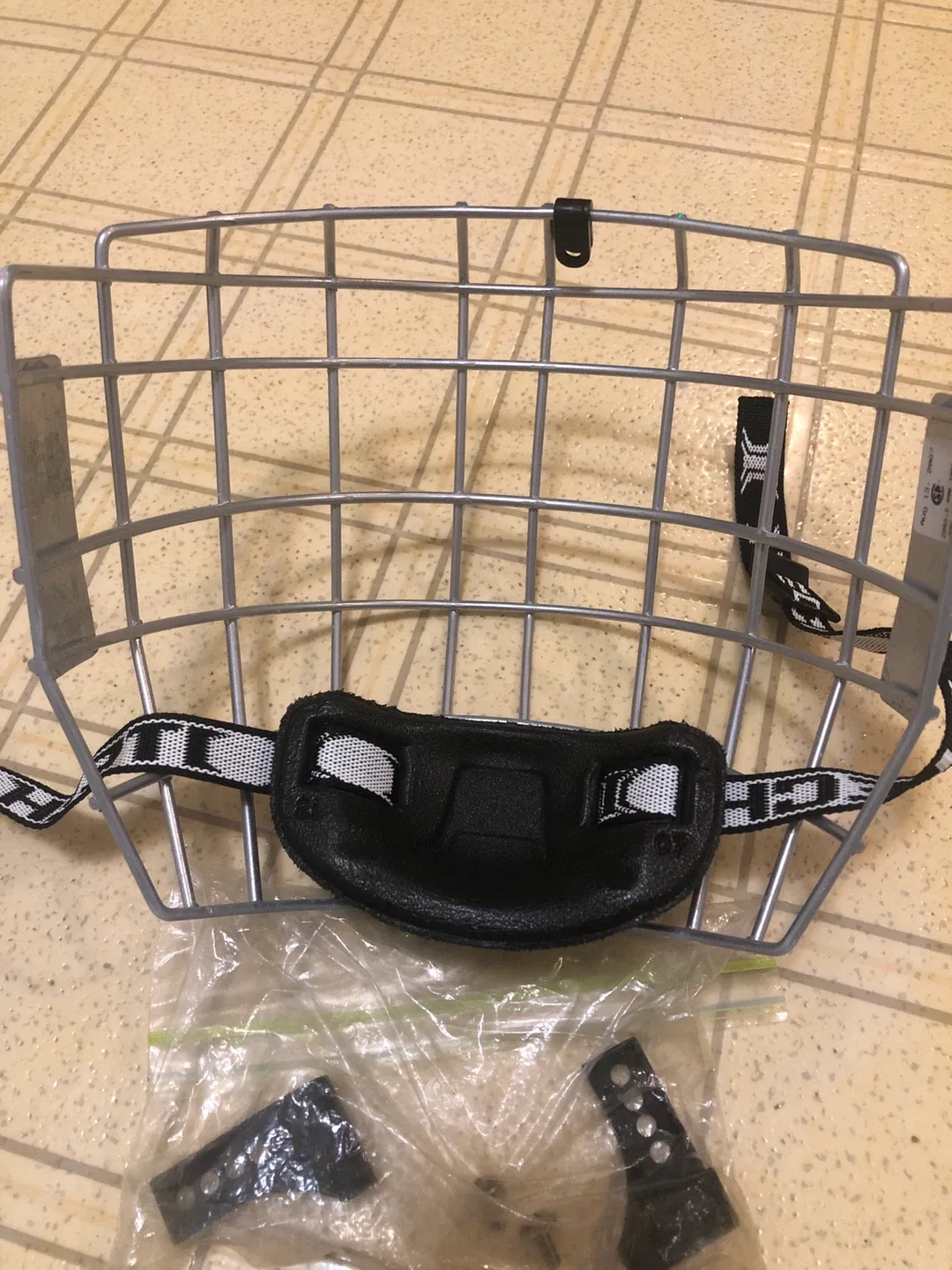 Itech RBE III Medium Hockey Helmet Cage image indicator(2)