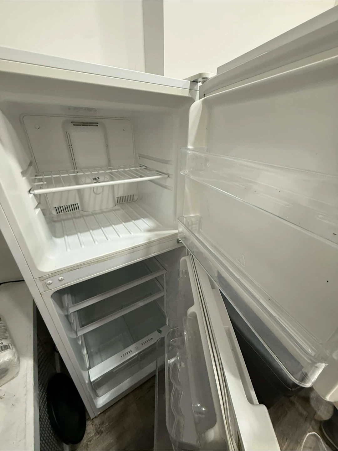 Magic Chef Refrigerator - photo 2