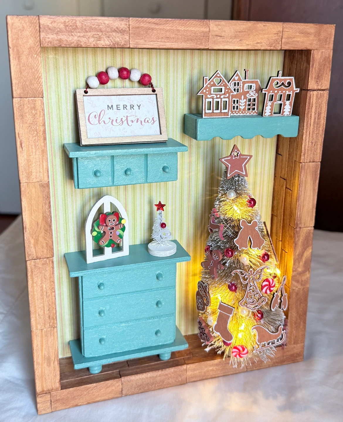 Christmas Shadow Box Gingerbread - photo 3