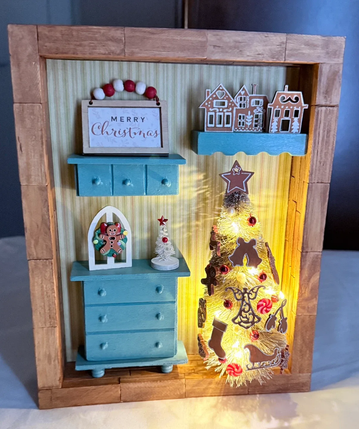 Christmas Shadow Box Gingerbread