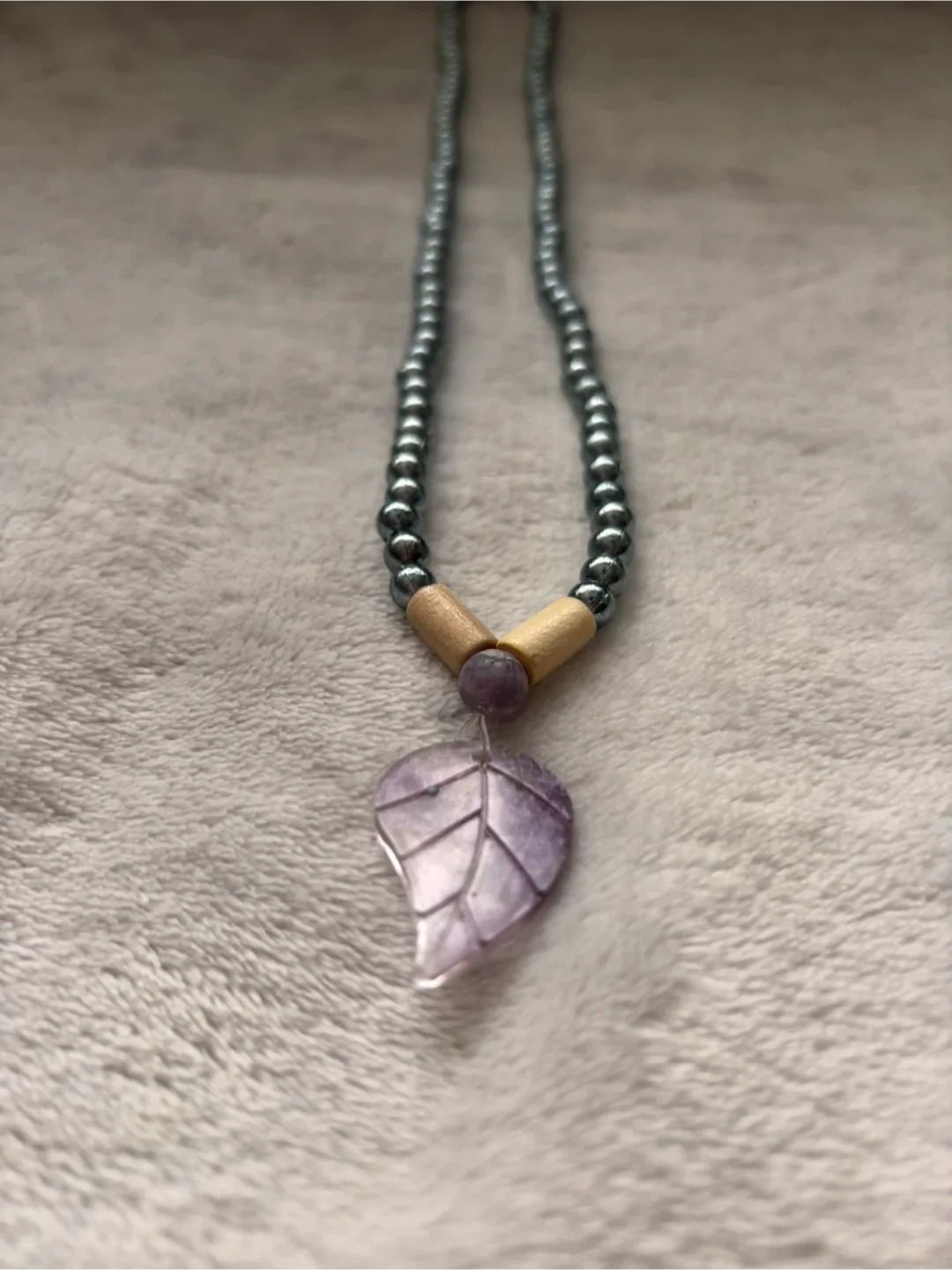 Apoxy Leaf Pendant Necklace image indicator(3)