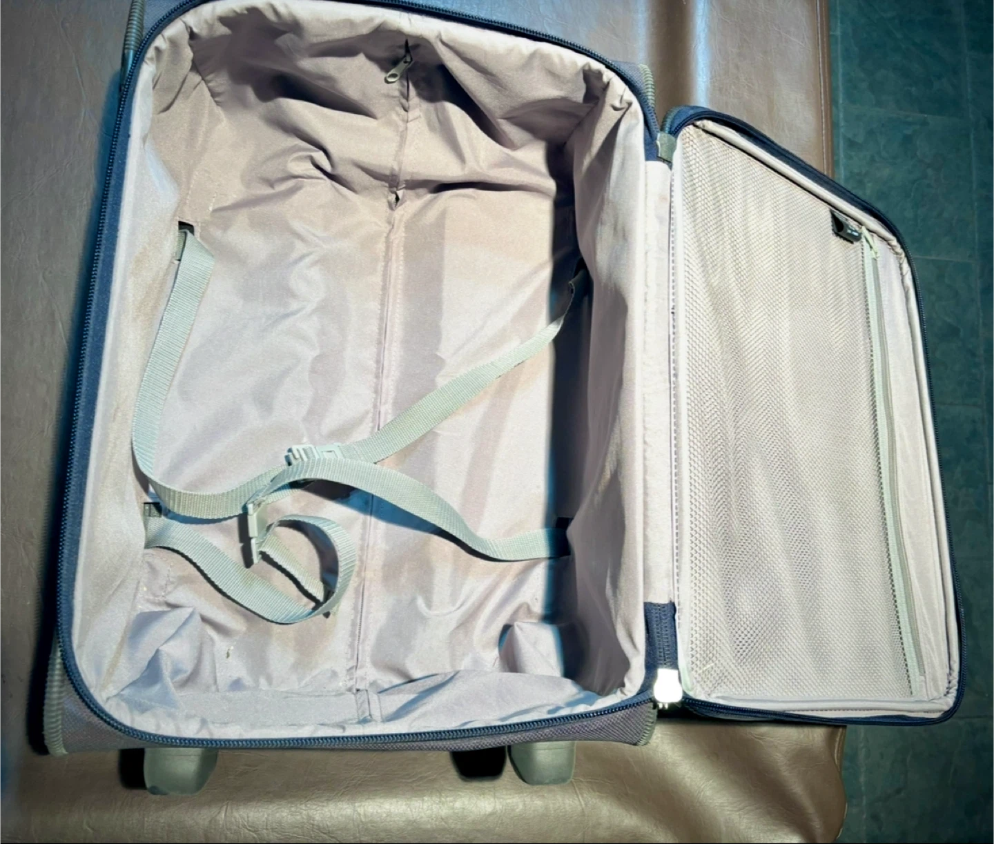 Carry On Luggage - photo 4