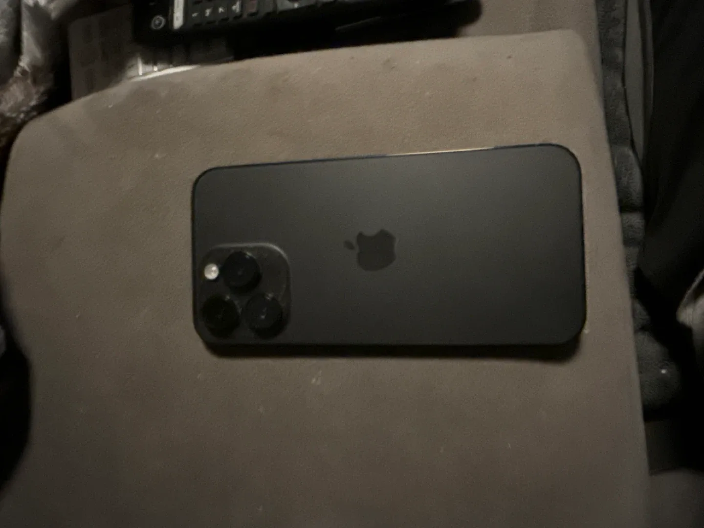 Apple iPhone 14 Pro Max image indicator(2)