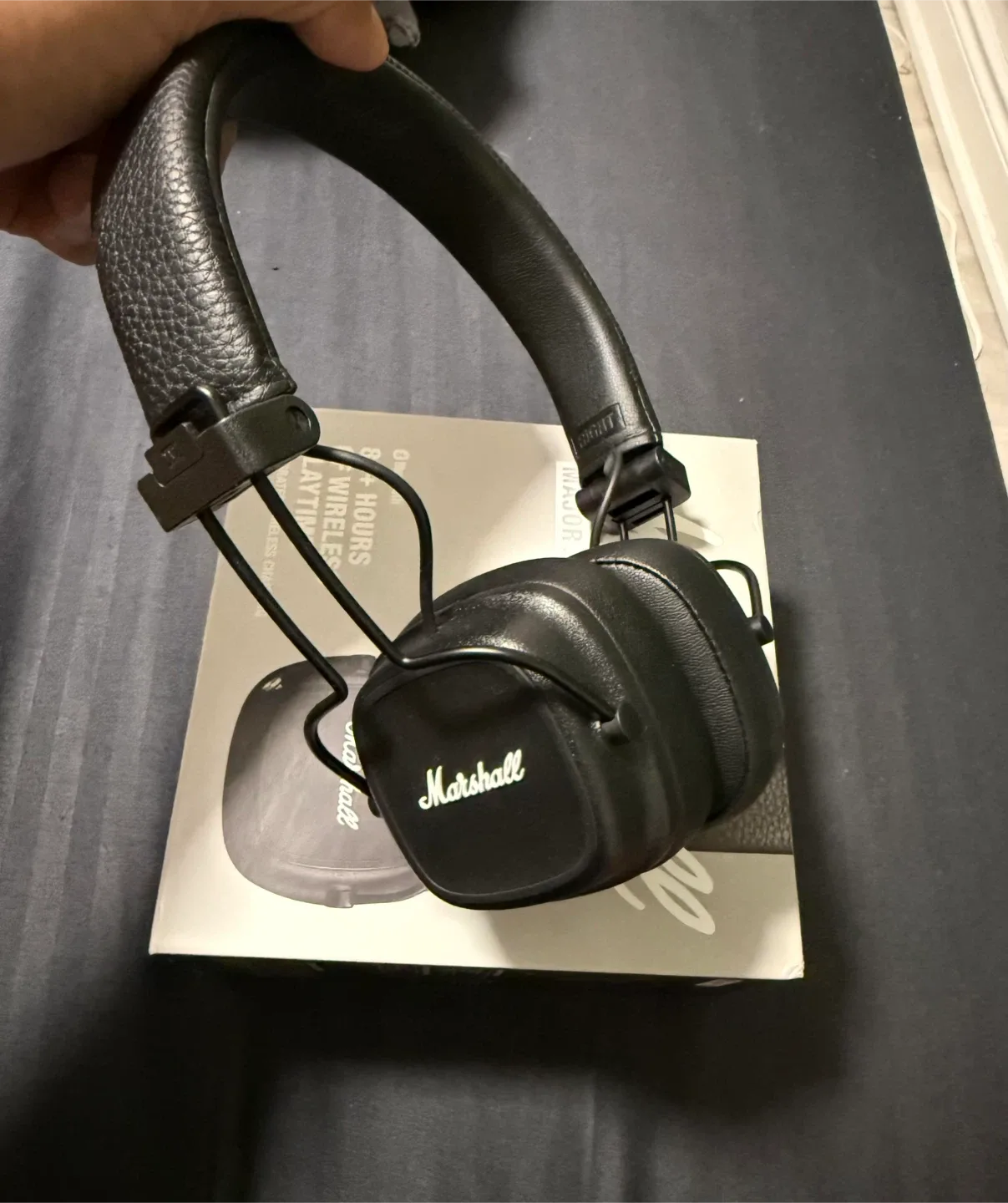 Marshall Major IV Bluetooth Headphones - Like New! image indicator(2)