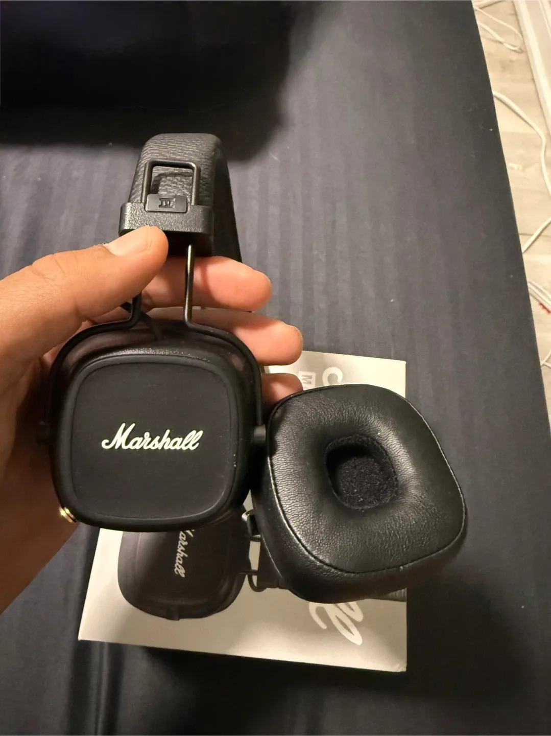 Marshall Major IV Bluetooth Headphones - Like New! image indicator(3)