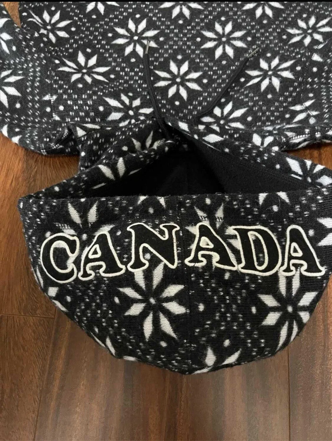 Roots women’s small snowflake hoodie, black and white image indicator(2)