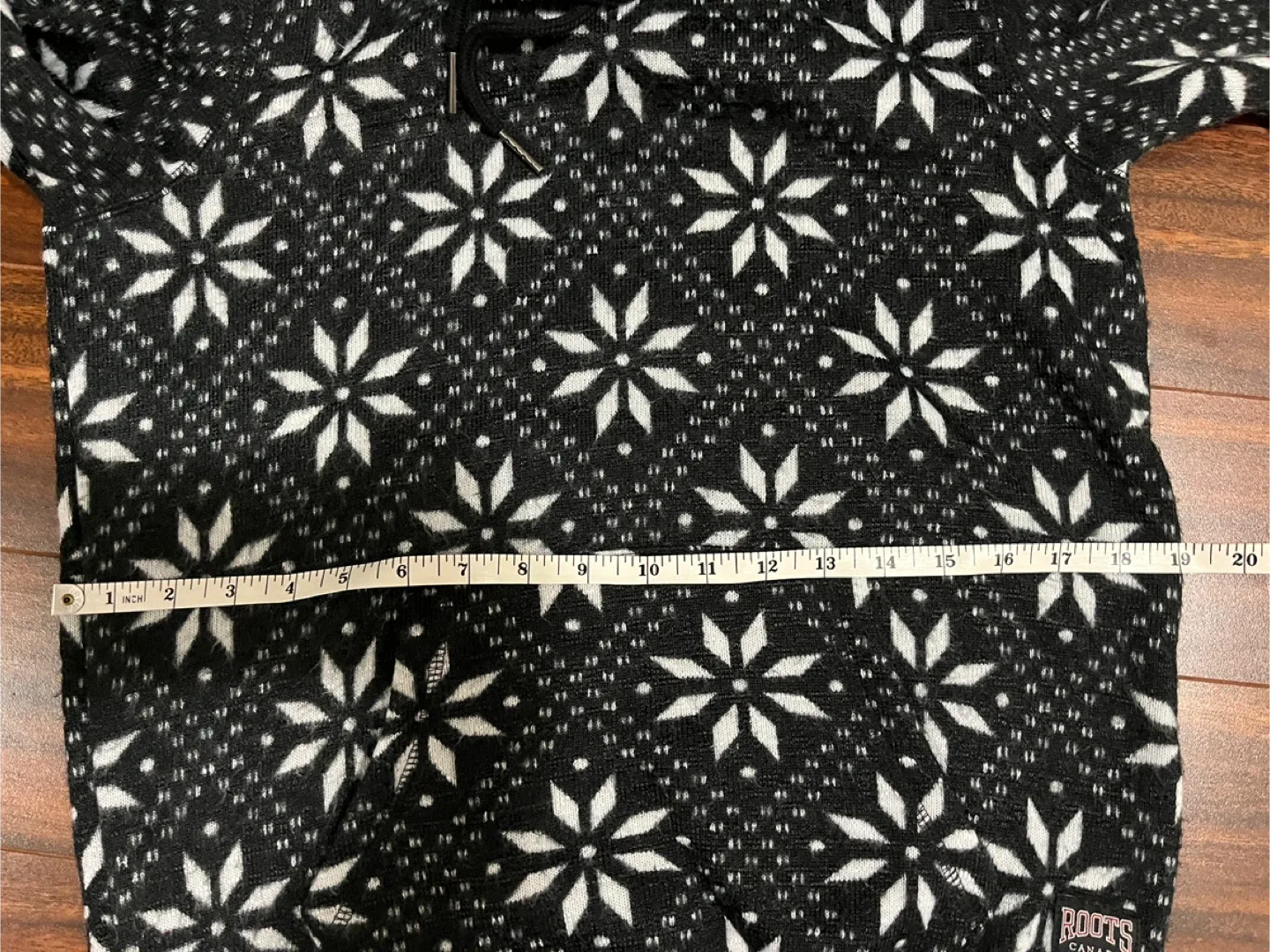 Roots women’s small snowflake hoodie, black and white image indicator(6)