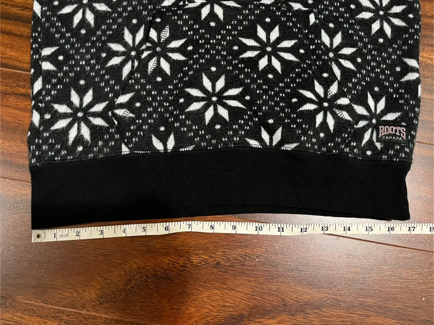 Roots women’s small snowflake hoodie, black and white image indicator(7)