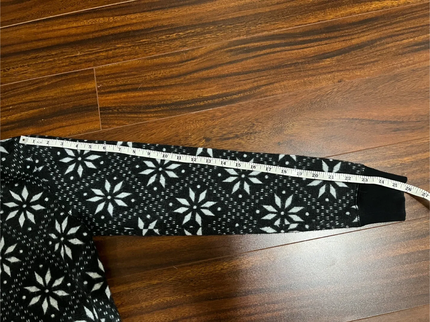 Roots women’s small snowflake hoodie, black and white image indicator(9)