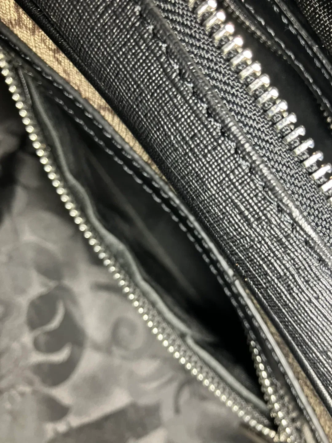 Gucci GG Beige/Black Belt Bag image indicator(3)