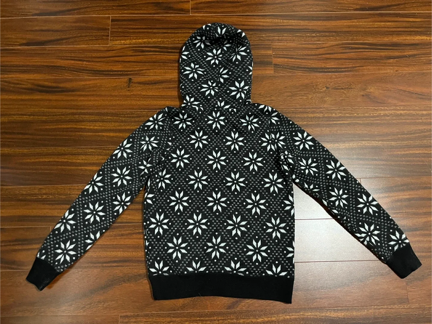 Roots women’s small snowflake hoodie, black and white image indicator(10)