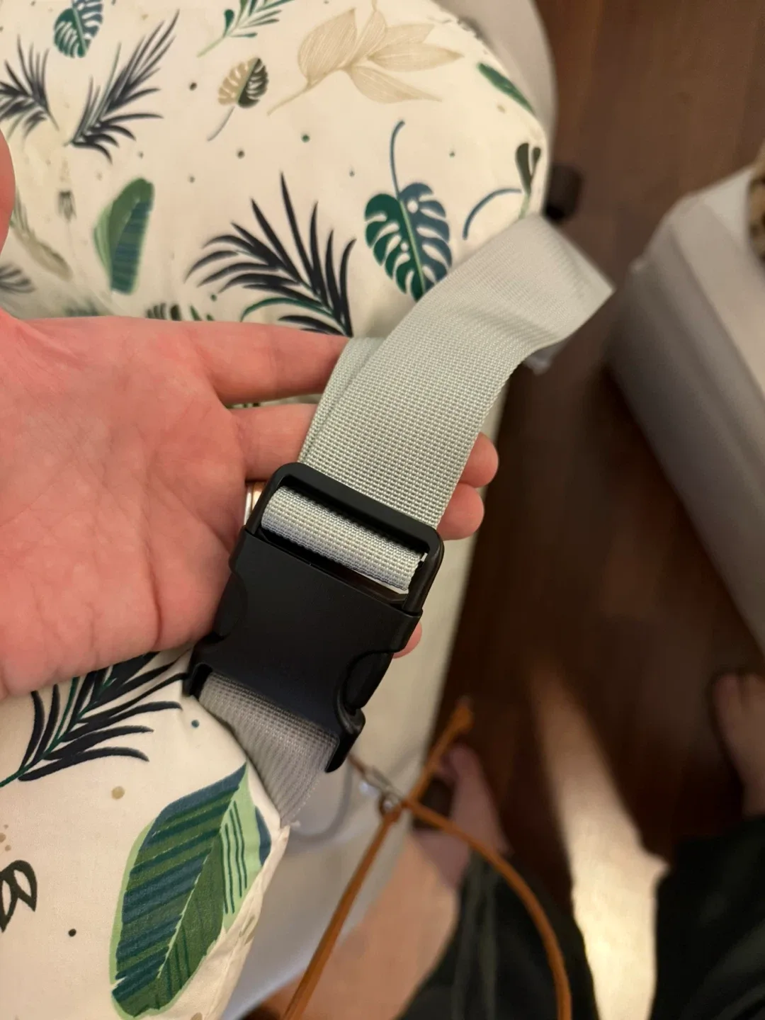 Momcozy Nursing Pillow image indicator(2)